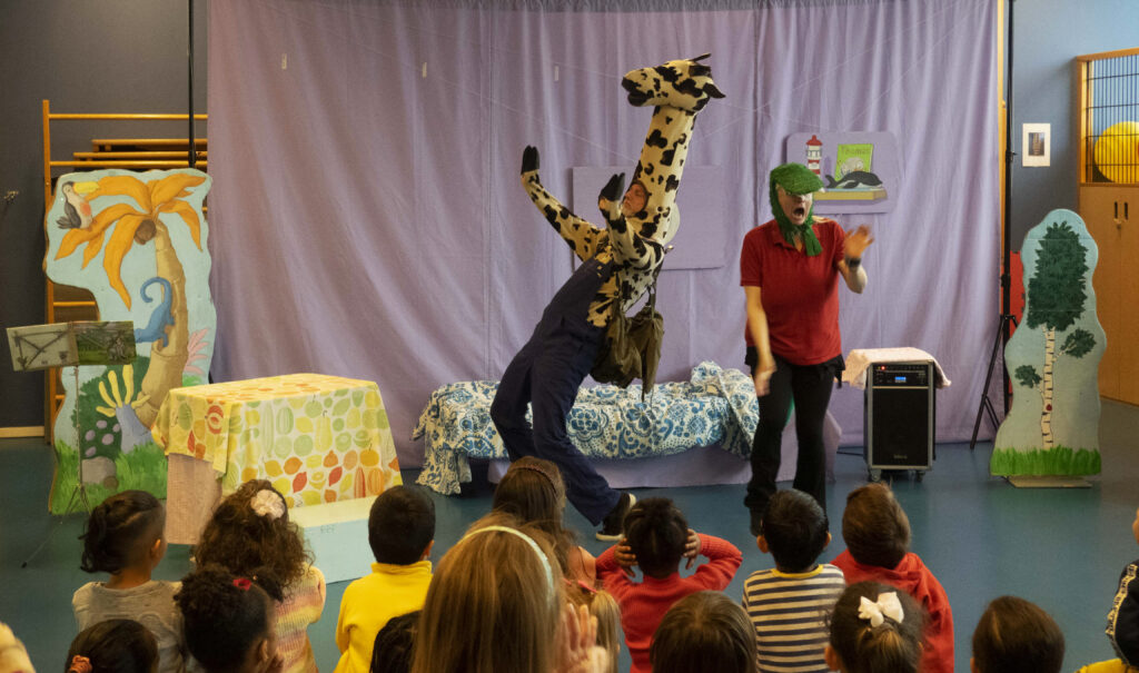 niiueuwe voorstelling Giraf kinderboekenweek 2024 lekker eigenwijs Giraf en krook botsen tegenelkaar op